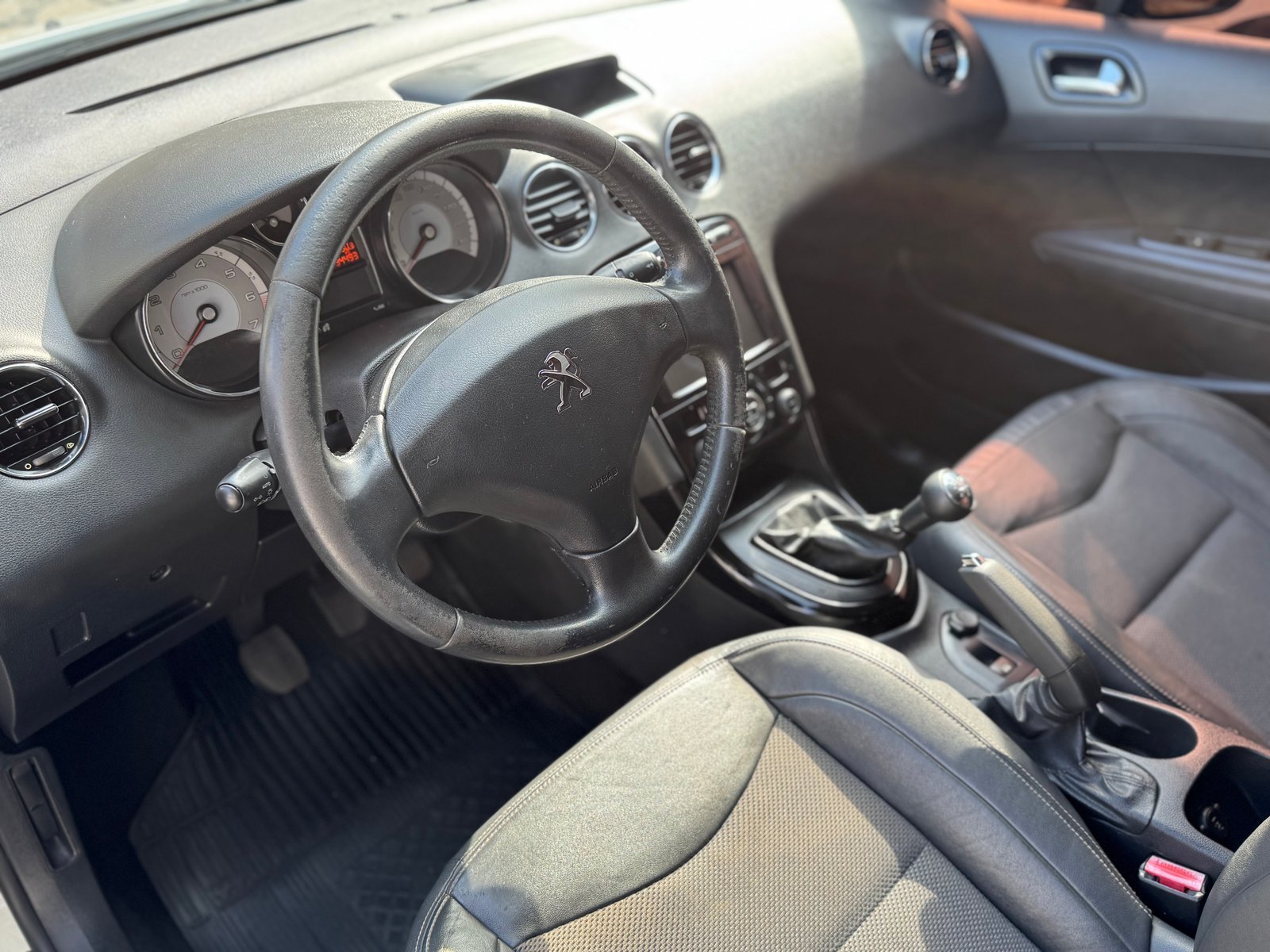 Pegeout Peugeot 308 2016 — foto 8