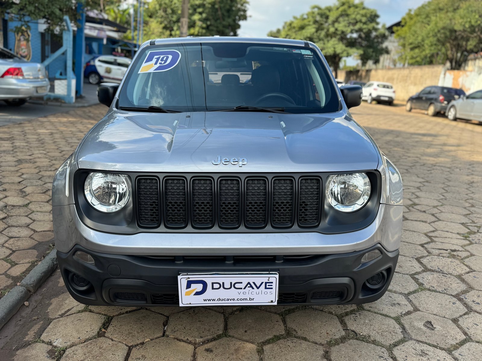 Jeep Renegade 2019 — foto 1