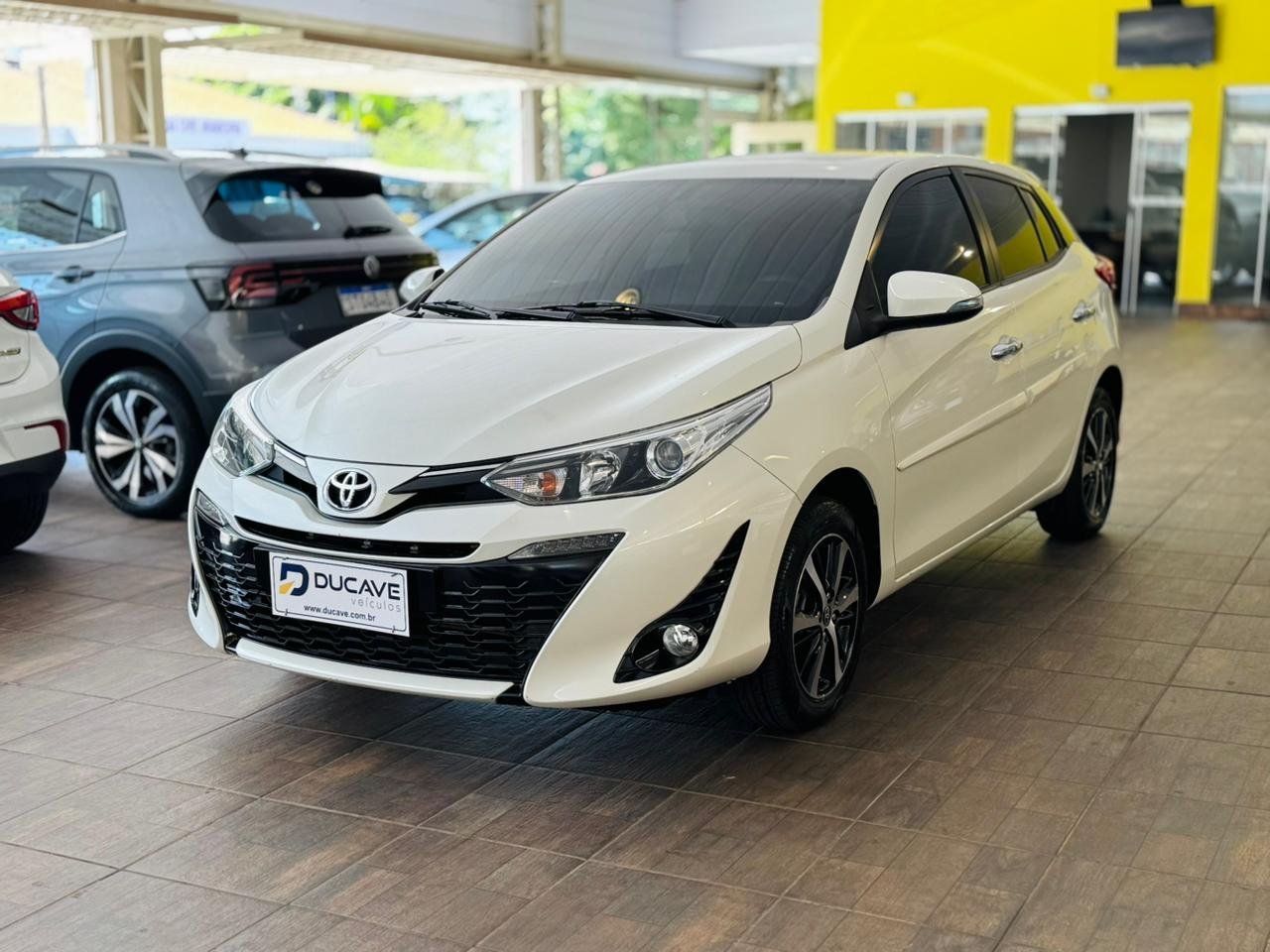 Toyota Yaris 2019 — foto 2