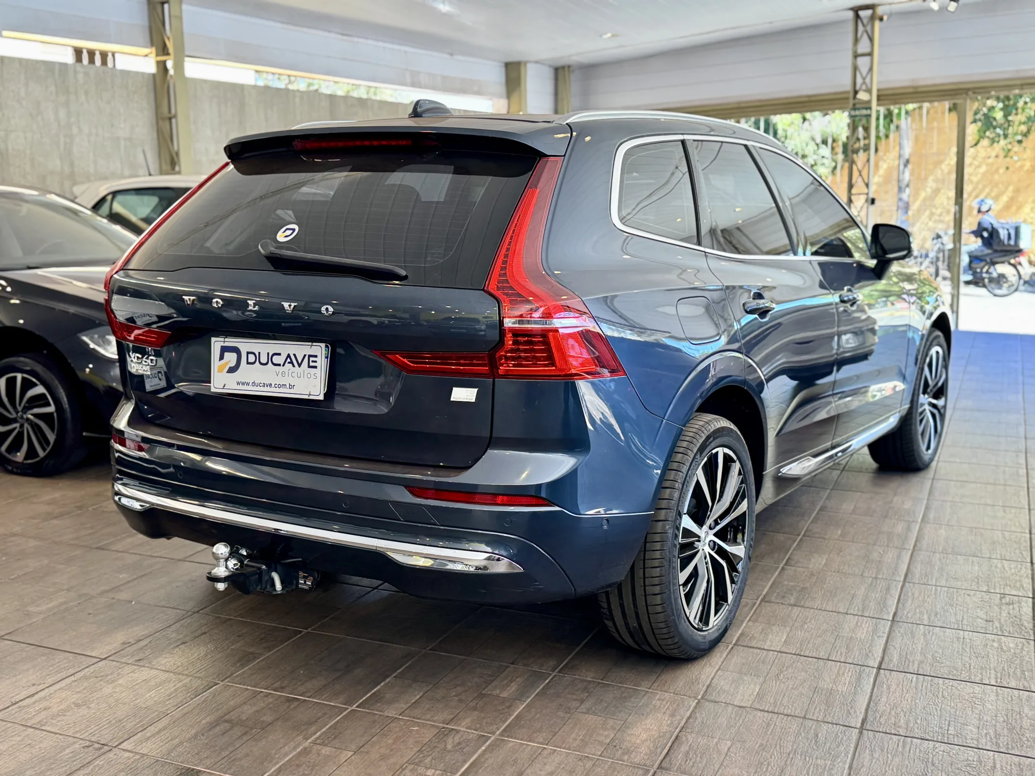 Volvo XC60 2023 — foto 4