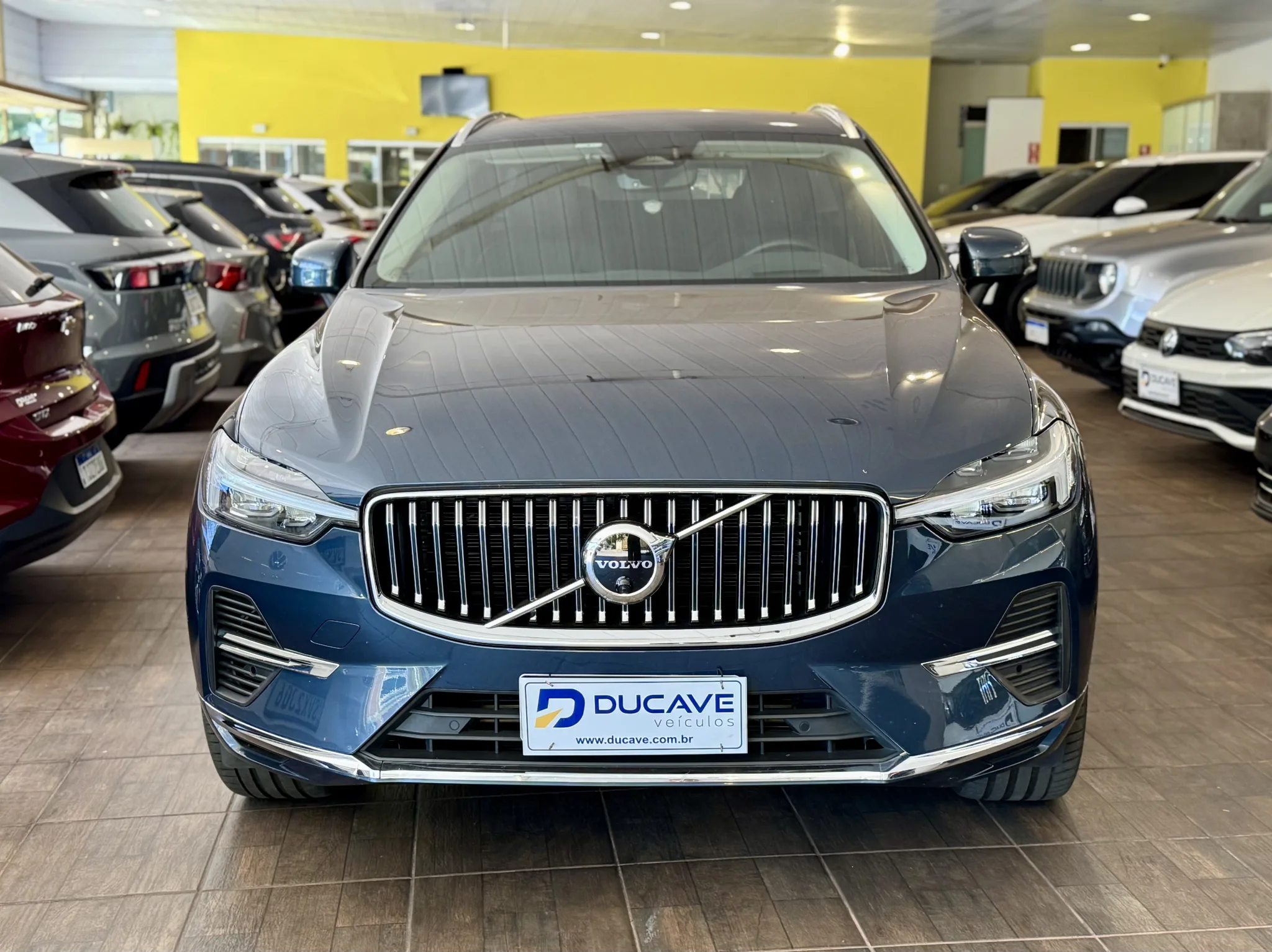 Volvo XC60 2023 — foto 1