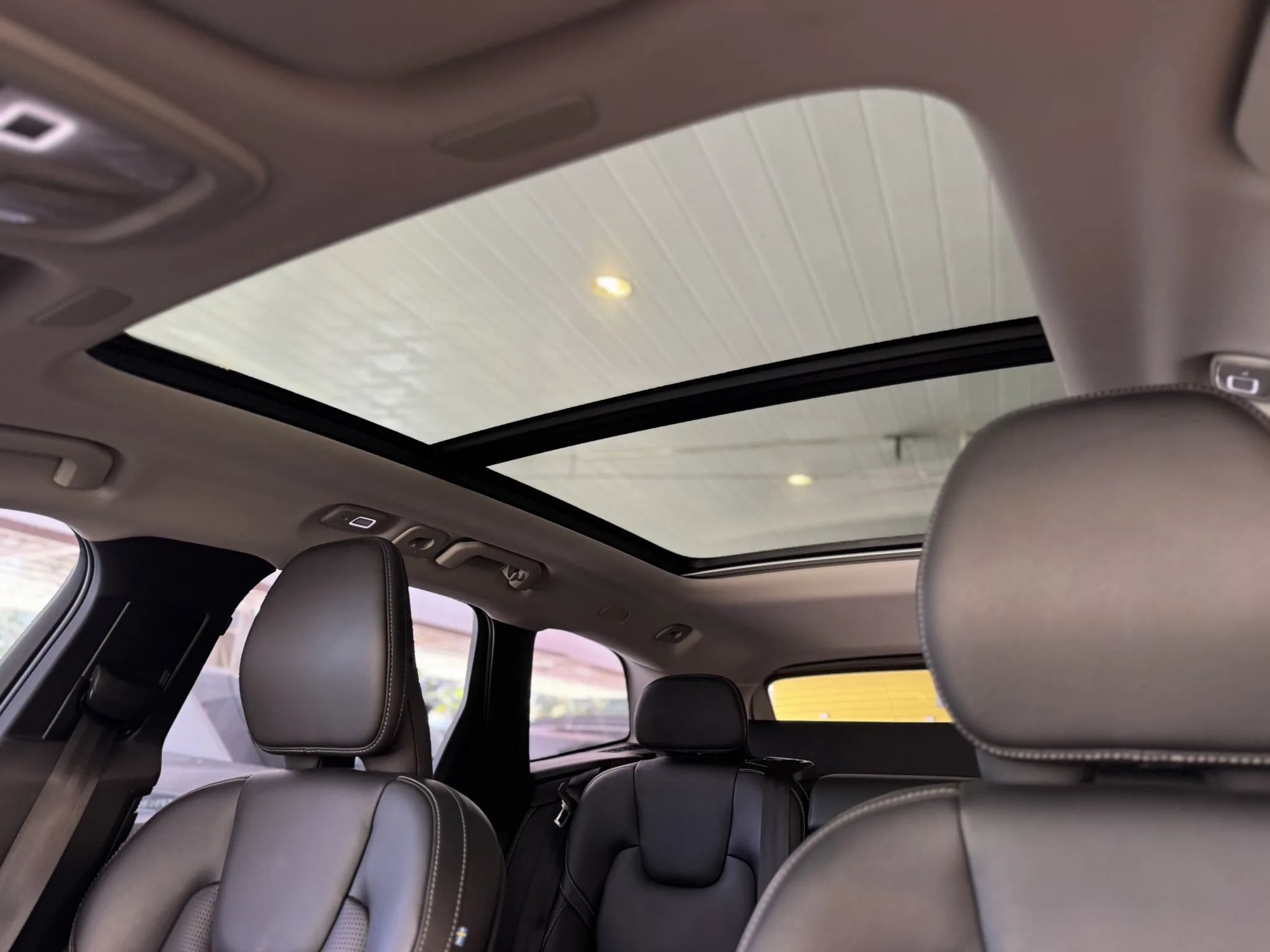 Volvo XC60 2023 — foto 10