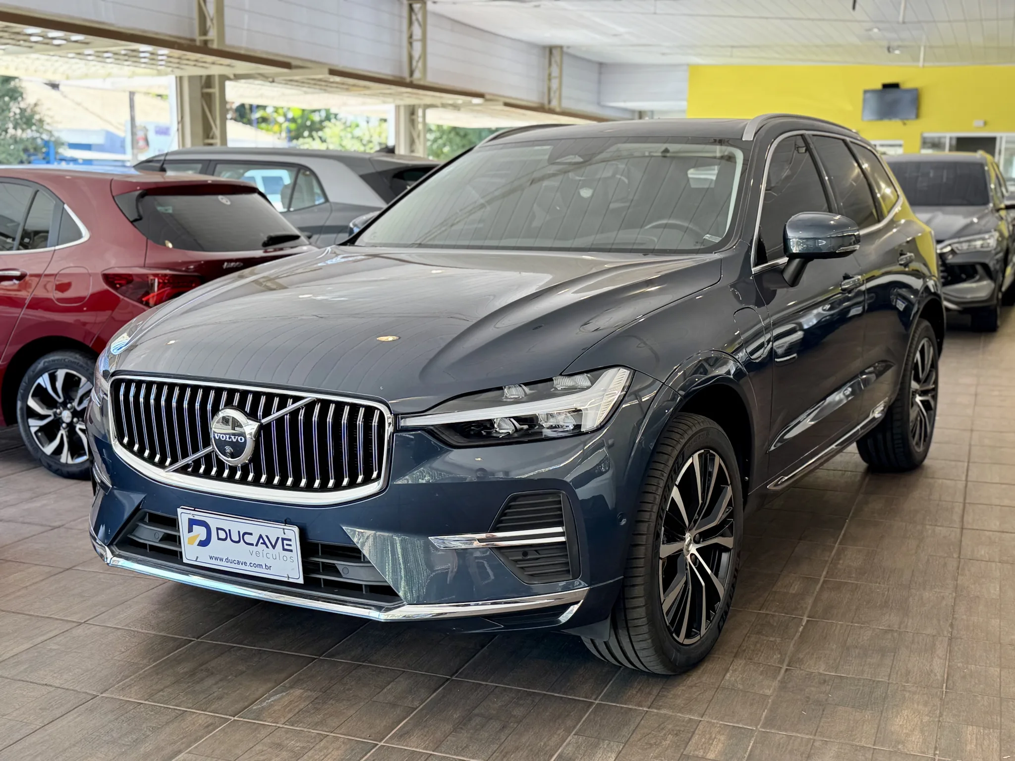 Volvo XC60 2023 — foto 2