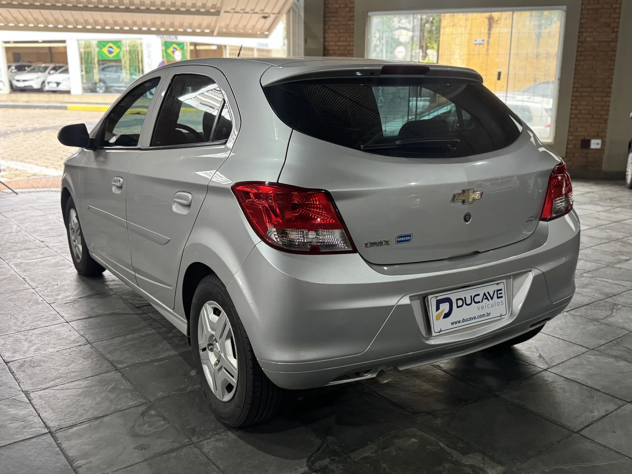 Chevrolet Onix 2018 — foto 6